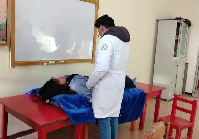 Revisión médica de participante.